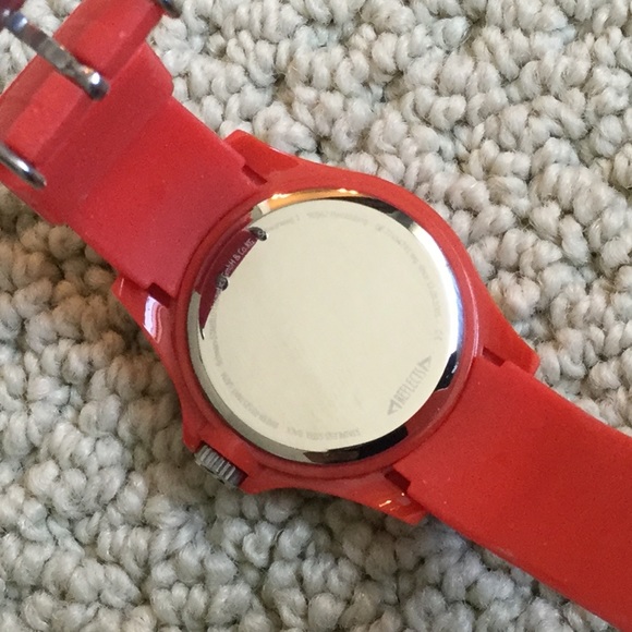 Silicone band diver style watch - Picture 3 of 3